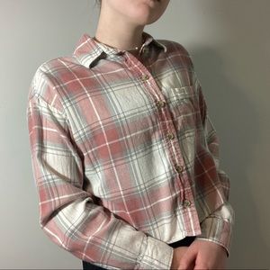 cute, cropped flannel! mix of pink, gray, & white w brown buttons.